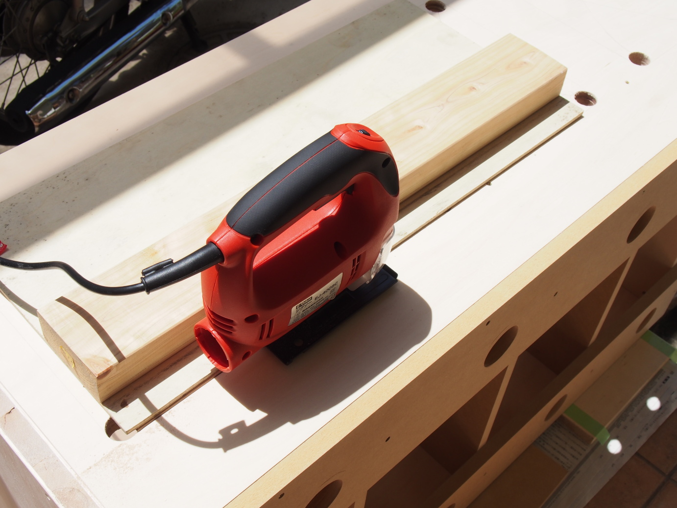 8. Cutting out vent holes (BD6-7)