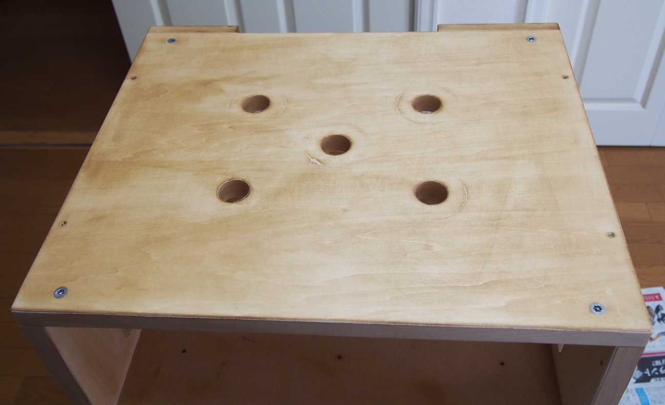 10. Bottom surface (BD1) coated with color wood wax