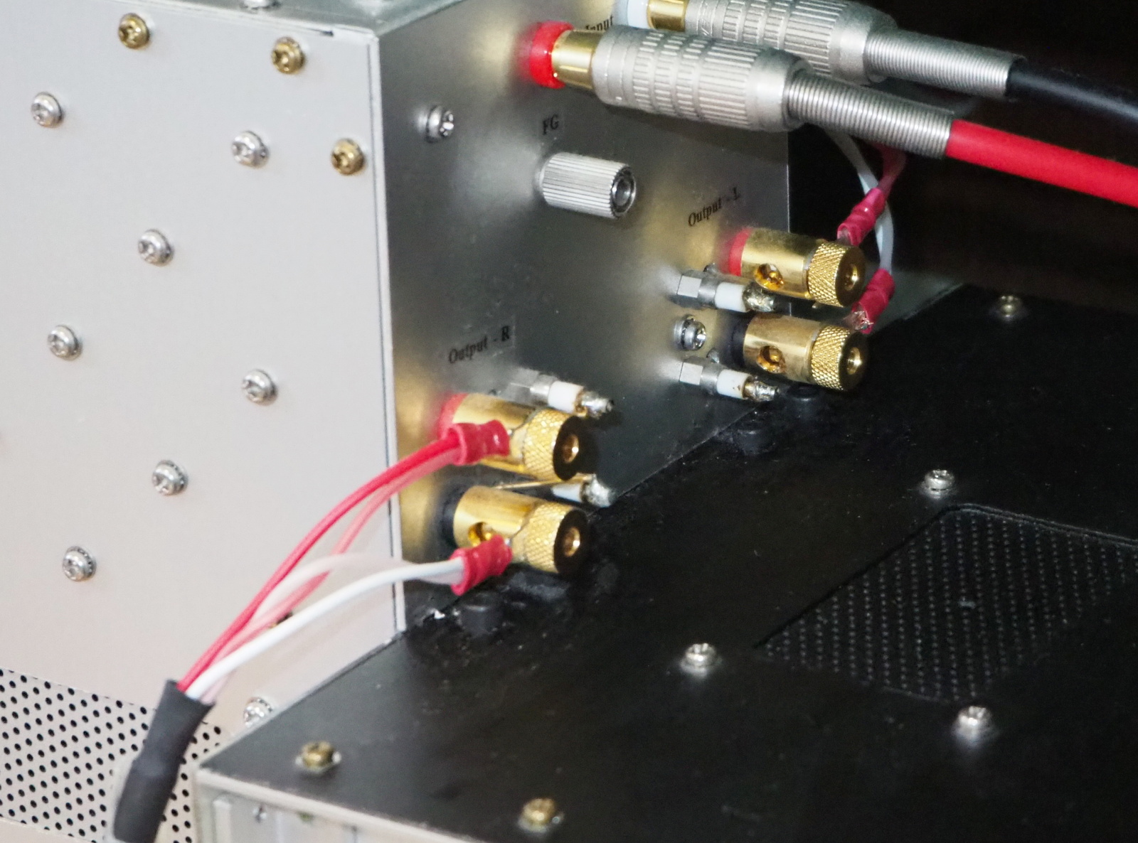 Squawker calbe connection (amp end)