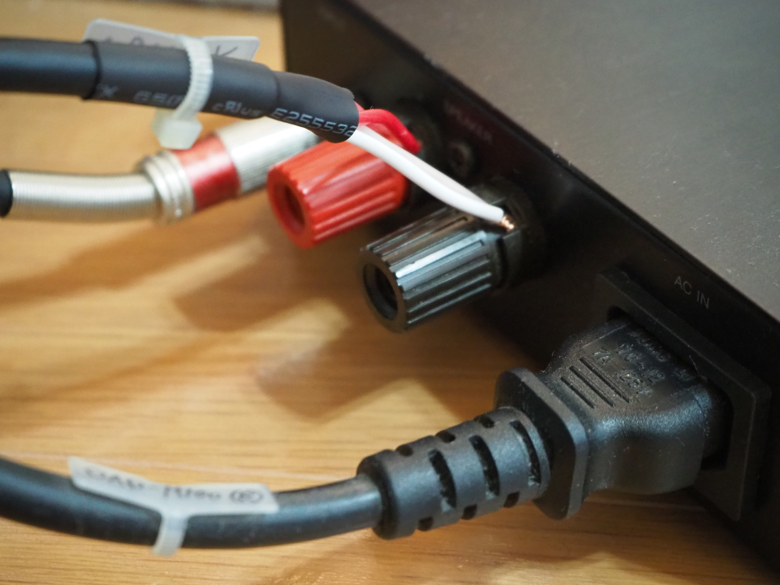 Woofer calbe connection (amp end)
