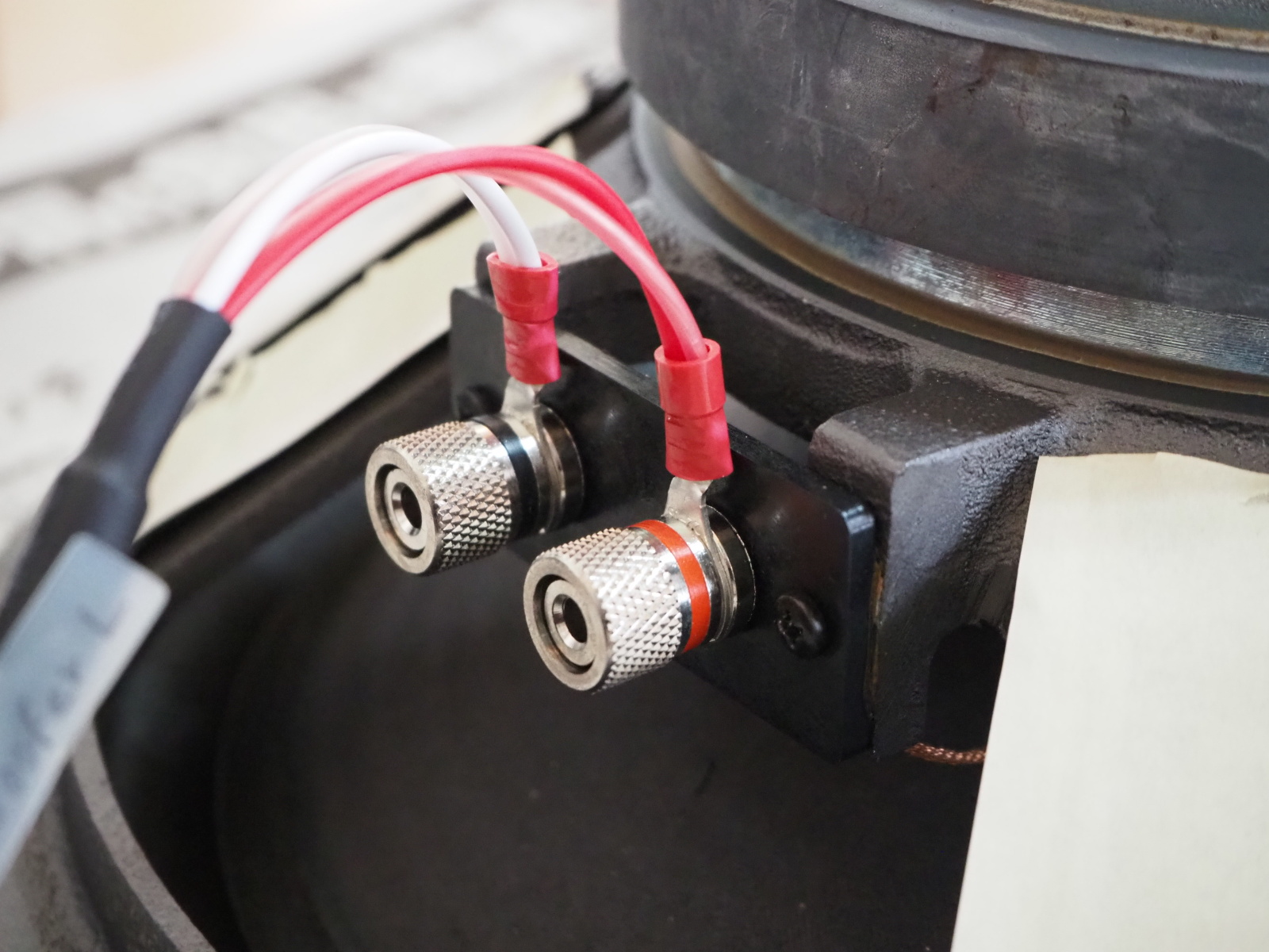 Woofer calbe connection (speaker end)