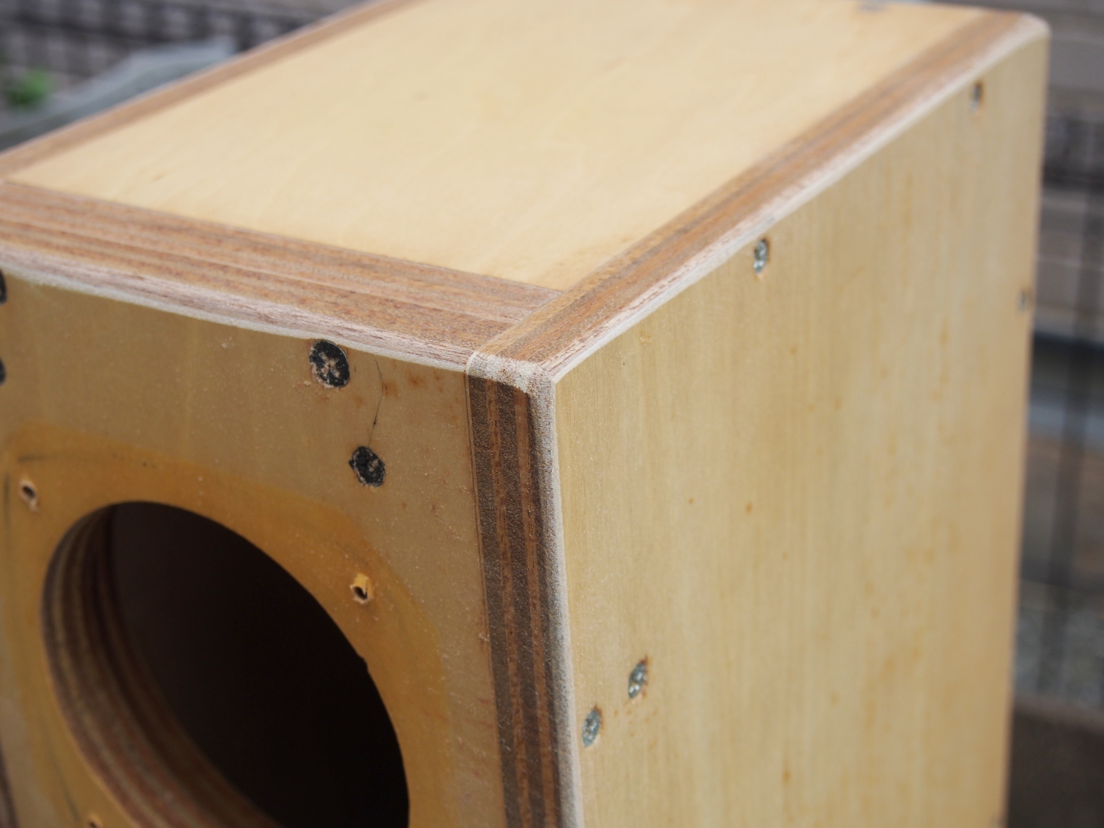 Rounded edges of enclosure of SS-312