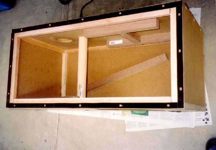 Woofer box without fixed side board